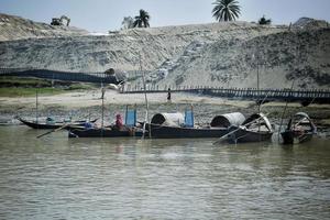 fiske båtar, plats - rajbari, bangladesh. datum - 17 november 2022 foto