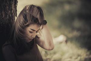 ensam ledsen fett kvinna ,hon tror över från kärlek, heartbreak, heartbroken eftersom av besvikelse, thailand människor foto