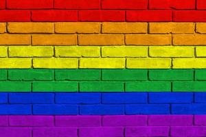 HBTQ flagga på tegel vägg foto