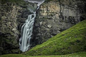 mollisfossen vattenfall norr norge foto