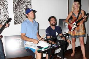 zach levi, joshua gomez, Ashley campbell kasta avspark fest presenteras förbi gitarr hjälte fem roosevelt hotell slå samman los angeles, ca oktober 10, 2009 foto