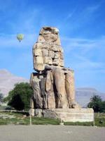 kolosser av memnon, dal av de kungar, luxor, egypten foto