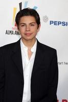 jake t austin anländer på de 2009 alma utmärkelser royce hall, ucla los angeles, ca september 17, 2009 foto