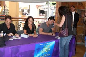 wally kurth och nadia Bjorlin, James scott på de dag av dagar av vår liv fläkt händelse 2009 universell stad promenad los angeles, ca november 7, 2009 foto