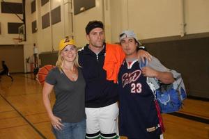 alison sötnos, kyle brandt, och bryan dattilo på de 20:e James Reynolds dagar av vår liv basketboll spel på söder pasadena hög skola i pasadena, ca på Maj 29, 2009 foto