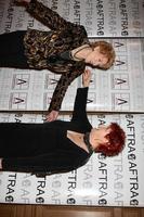 jeanne tunnbindare och marcia wallace anländer på de efter media och underhållning förträfflighet utmärkelser amees på de biltmore hotell i los angeles, ca på Mars, 9 2009 foto