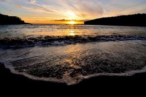 solnedgång över havet foto