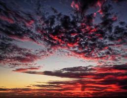 färgrik himmel på solnedgång foto