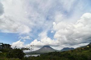 vulkan och moln foto