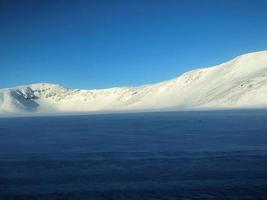 en se av island i de vinter- foto