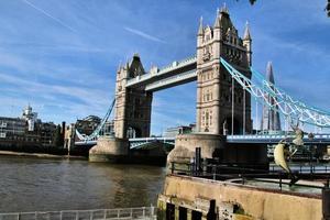 utsikt över tower bridge i london foto