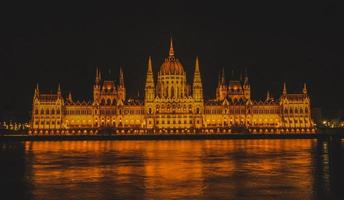 den ungerska parlamentsbyggnaden i Budapest, Ungern foto