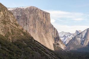 vackra Yosemite Valley under dagtid foto