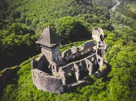 ruiner av gammal medeltida slott, mitten åldrar foto