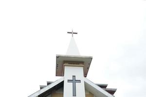 kyrka med himmel bakgrund foto