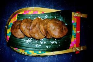 asiatisk traditionell mat pakon pitha. plats - bogura, bangladesh. datum - 24 november 2022 foto
