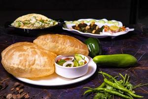 chole bhatur eller chana masala är en känd indisk maträtt foto