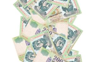 200 ungerska forint räkningar flygande ner isolerat på vit. många sedlar faller med vit copy på vänster och rätt sida foto