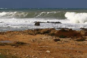 Medelhavets kust i norra Israel. foto