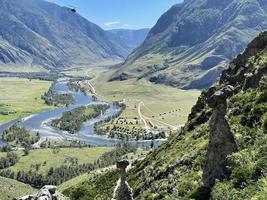 panorama- se av chulyshman dal och chulyshman flod från sten svamp, altai foto