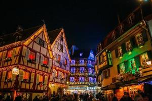 colmar, Frankrike - december 2016 - franska Alsace jul marknadsföra foto