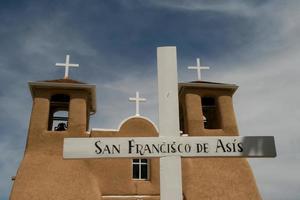 san francisco de asis missionskyrka i nya mexico foto