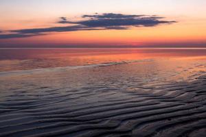 baltic hav kust på solnedgång foto