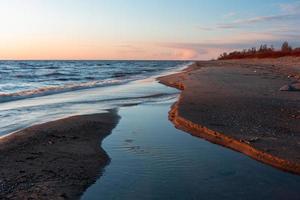 baltic hav kust på solnedgång foto