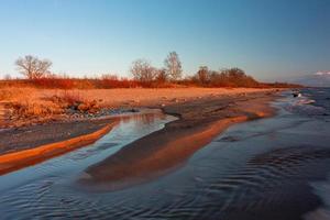 baltic hav kust på solnedgång foto