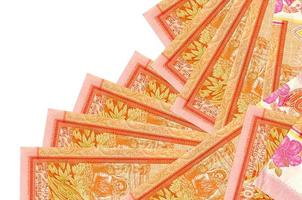 100 sri lankanska rupier räkningar lögner i annorlunda beställa isolerat på vit. lokal- bank eller pengar framställning begrepp foto