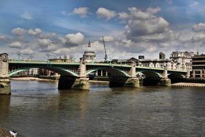 en se av de flod thames nära westminster foto