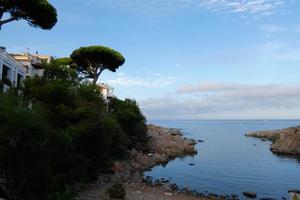 costa brava och kust väg längs de oländig kustlinje av nordlig Katalonien, Spanien foto