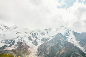 fe- ängar nanga parbat skön landskap bergen se foto