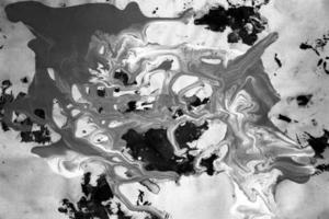 svartvit hand målad vattenfärg bakgrunder, vattenfärg fläckar foto
