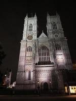 westminster kloster kyrka på natt i London foto