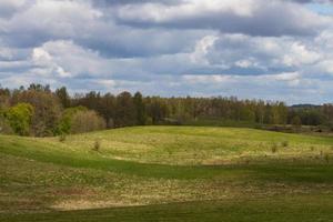 landskap från de litauen landsbygden i vår foto