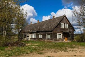 landskap från de lithuanian landsbygden i vår foto