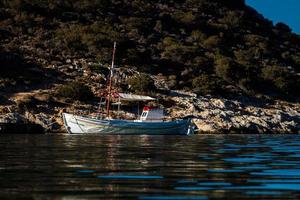 traditionell fiskare båtar av grekland foto