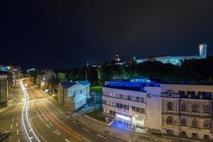 gammal stad av tallinn i sommar foto