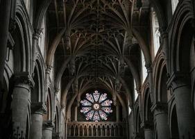 christ church cathedral, oxford, england 2020 - vy av ett målat glasfönster foto