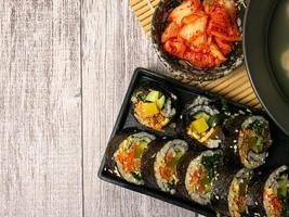 kimbap korea mat platt lägga bild för mat begrepp foto