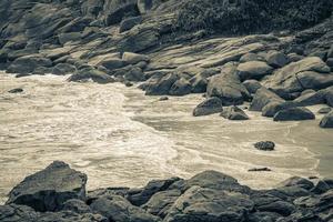 stenar vågor praia lopes mendes beach ilha grande ö brazil. foto