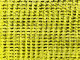 stänga upp gul de är vävd in i en netto. natura rep textur som en bakgrund. full ram av tätt vävd rep mönster.med Plats för text, för en bakgrund. foto