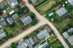 panorama- antenn se av privat utveckling med Land hus eller by foto