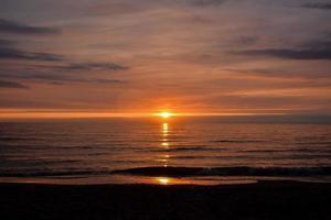 solnedgång över havet foto