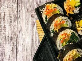 kimbap korea mat platt lägga bild för mat begrepp foto