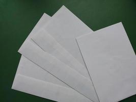 kuvert för sändning brev i de posta kontor foto