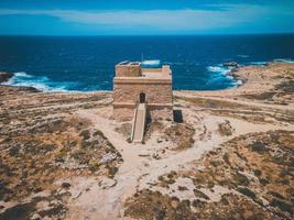 dwejra torn på de ö av gozo i malta foto