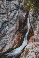 källa av de soca flod i triglav nationell parkera i slovenien foto