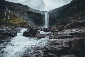 fossa vattenfall som sett i de faroe öar foto